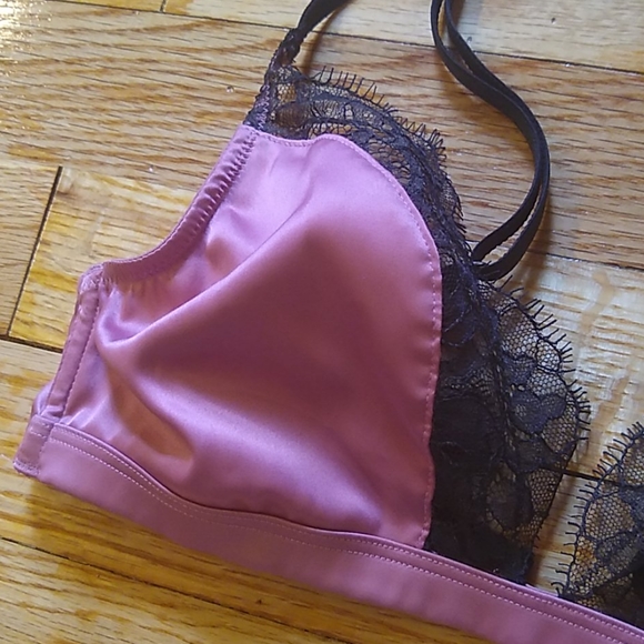 SOLD Pink satin black lace bralette Victoria's secret - Picture 2 of 6